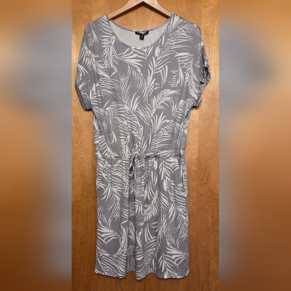 Hilary Radley Casual Gray & White Leaf-Print Tie-Waist Dress NWT